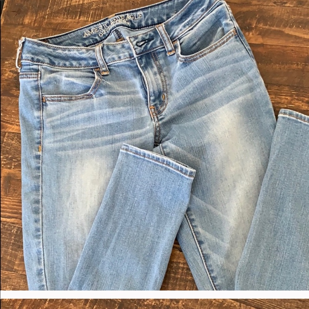 AMERICAN EAGLE JEANS